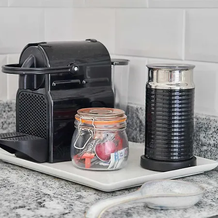 Host & -the Captain's Loft Apartman *