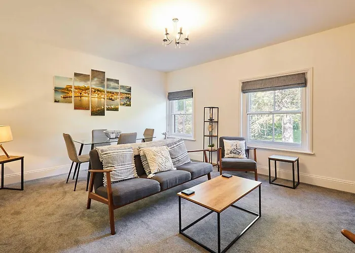 Apartman Host & -the Captain's Loft Whitby