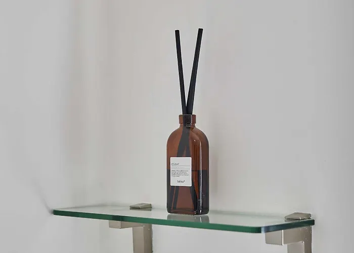 Host & -the Captain's Loft Apartman